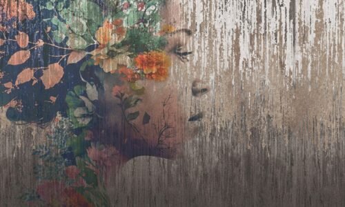 Papier peint floral vert et multicolore sur mur blanc
