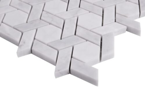 Mosaïque murale en marbre blanc Carrara avec motifs chevrons et hexagonaux