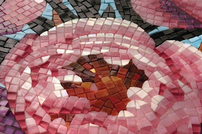 Mosaïque de verre Pivoines – 58×58 cm — vue ambiance