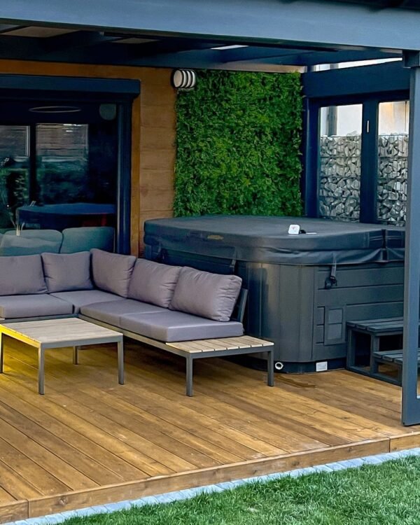 Tapis vert artificiel Znakocica UV 50x50 cm sur terrasse