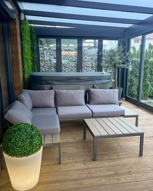 Tapis vert artificiel Znakocica UV 50x50 cm sur terrasse