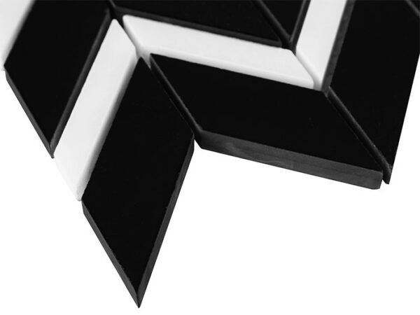 Mosaïque en marbre naturel noir et blanc au motif chevron