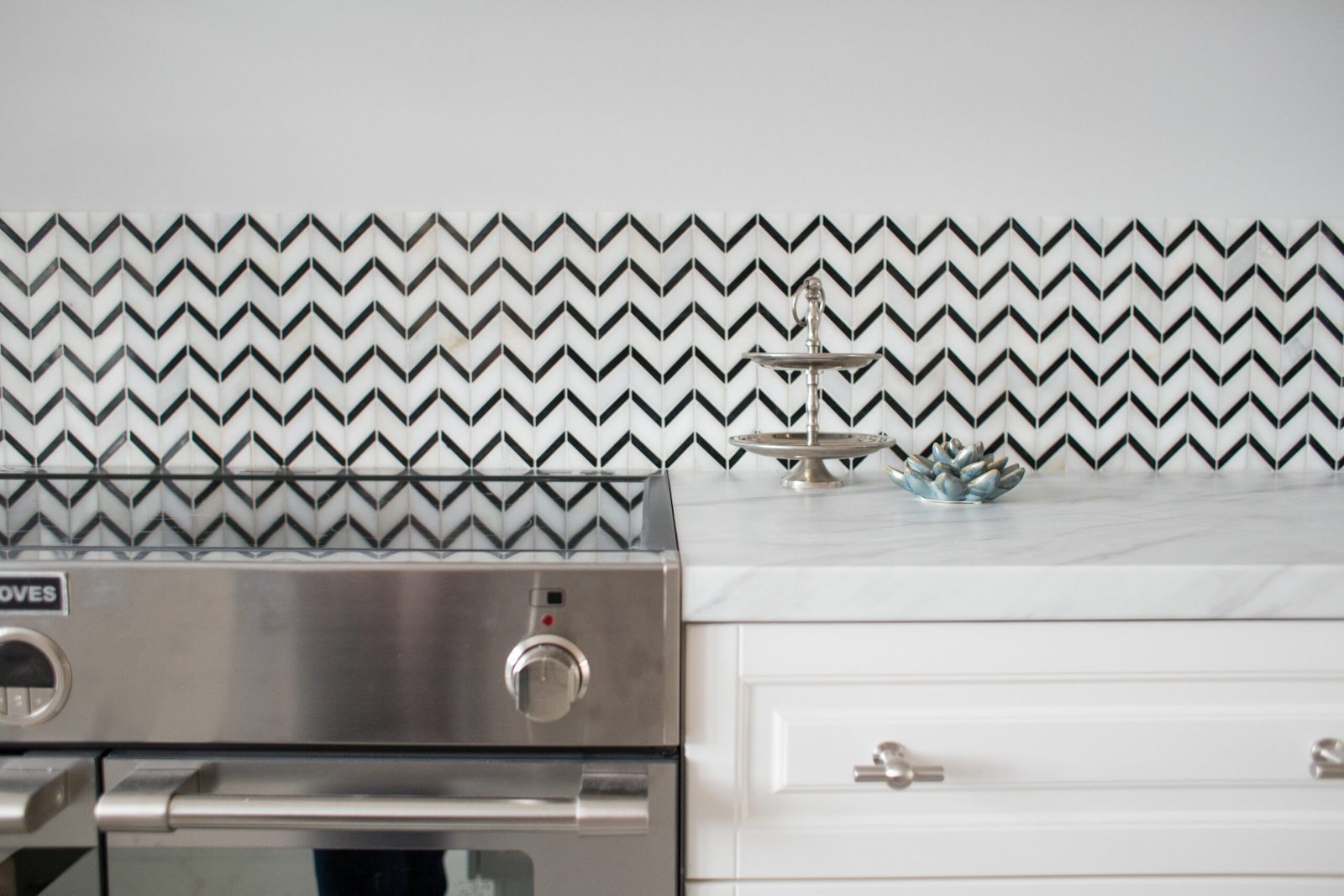 Mosaïque marbre chevron Blanc pur — vue ambiance