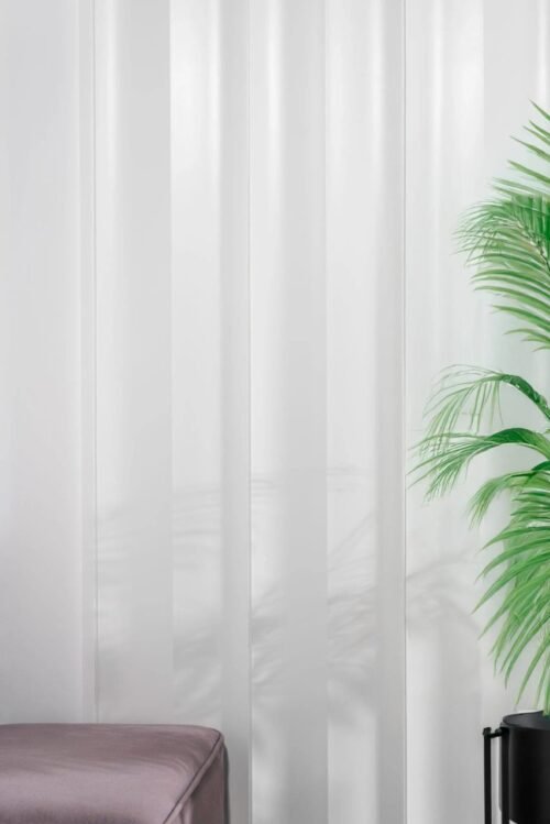 Panneau mural Eterno WP004TP fixé au mur dans un intérieur moderne